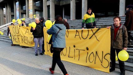 Le collectif contre les démolitions imposées à l'Arlequin lors du conseil municipal