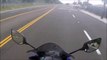 Un motard rate son wheeling et prend la gamelle de sa vie