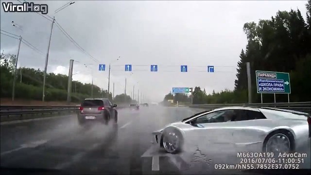 Un chauffard perd le controle de sa Lamborghini et s'écrase sur une autre voiture