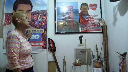 A "San Hugo Chávez" le preguntan por el futuro de la revolución