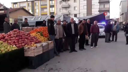 Pazar yerinde bıçaklı kavga: 3 yaralı