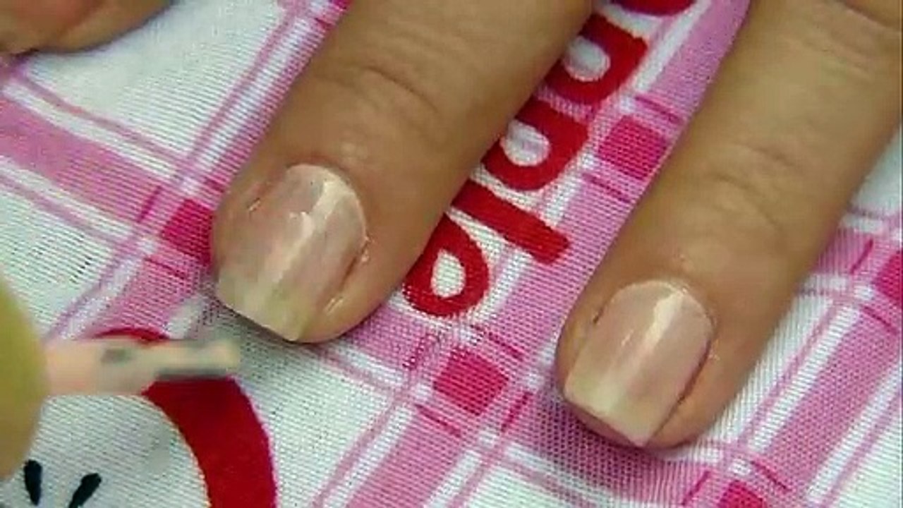 Diseño de uñas flor facil