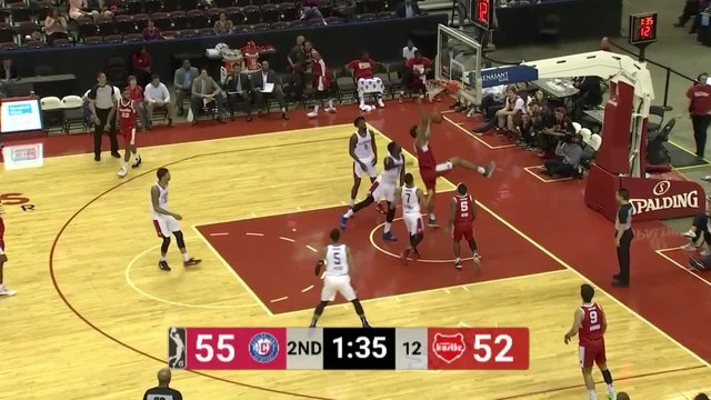 Doral Moore throws down the alley-oop!