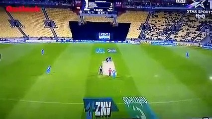 #INDVsNewZealand 5th ODI: MS Dhoni Runs James Neesham Out While Everyone's Busy With LBW Appeal