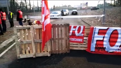 Carling : grève sur le site pétrochimique où une quarantaine de manifestants bloquent les entrées