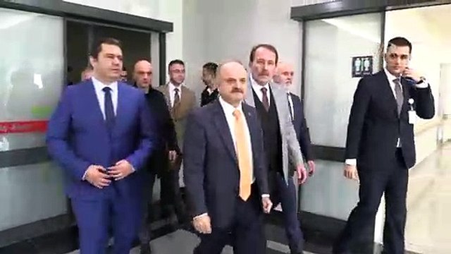 Eskişehir'de halk otobüsü tırla çarpıştı (2) - ESKİŞEHİR
