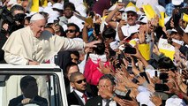البابا فرنسيس يغادر الإمارات بعد ترأسه أول وأكبر قداس في شبه الجزيرة العربية
