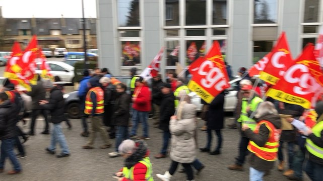 250 personnes à la manif des syndicats et des Gilets jaunes