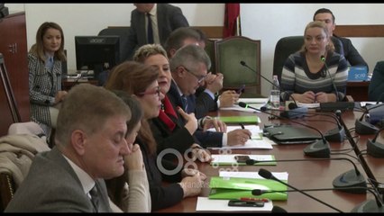 Ora News - Valentina Duka shpërthen ndaj Ramës: A merr Merkeli mikrofonin të shajë pedagogët?