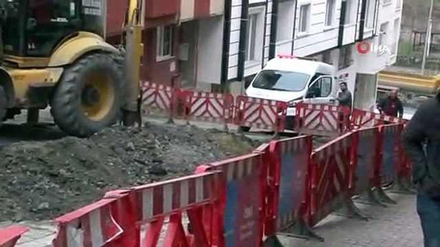 Esenyurt'ta alt yapı çalışması sırasında doğalgaz borusu delindi