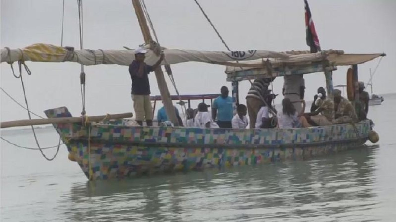 Kenya : un bateau construit grâce à des déchets plastiques
