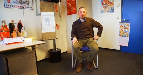 فيديو: السائح المعجزة.. شاب يوناني يتحدث 32 لغة ويحاول تعلم العربية