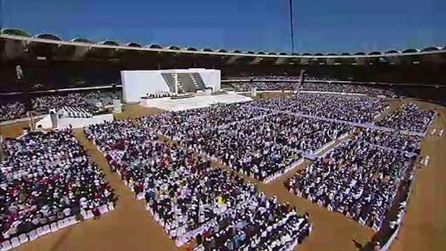 Histórica missa do papa nos Emirados Árabes Unidos