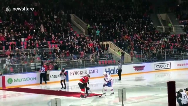 Mourinho takes embarrassing tumble at ice hockey game
