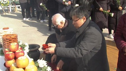 "생전에 고향 땅 밟고싶어"...이산가족 합동차례 / YTN