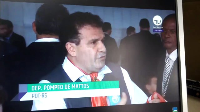 O menino que apenas queria recitar um curto poema durante a reportagem