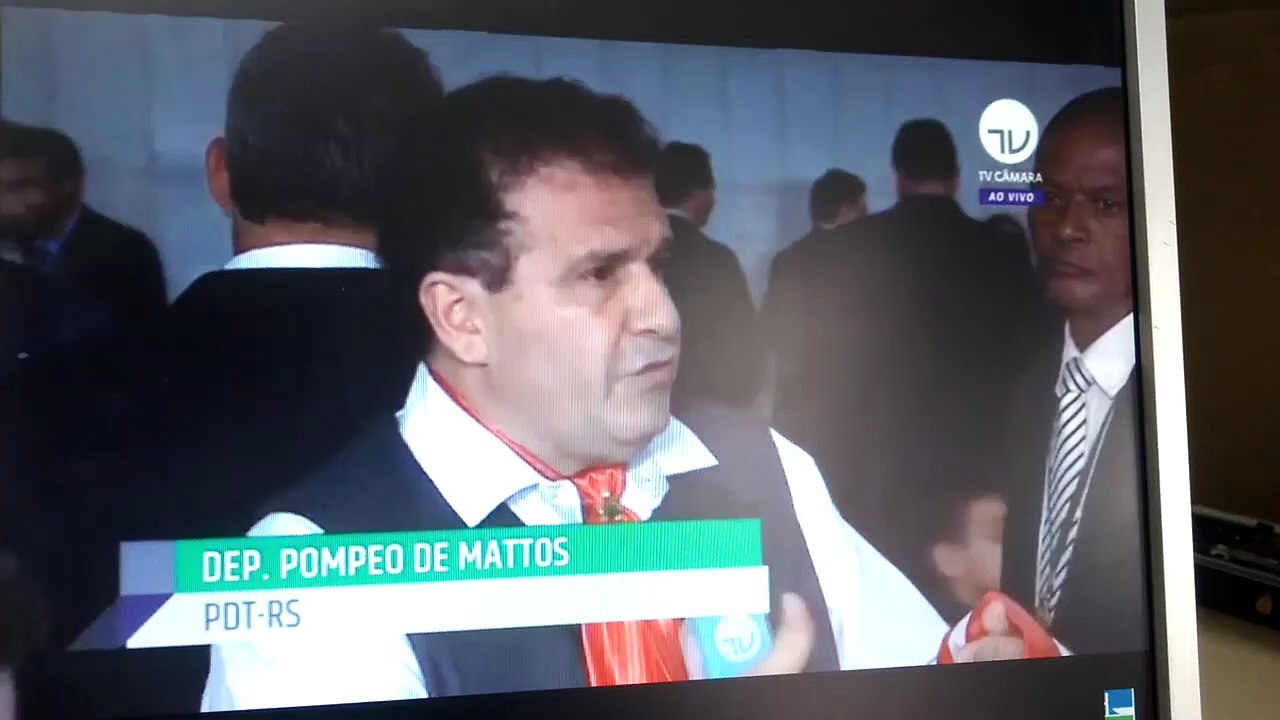 O menino que apenas queria recitar um curto poema durante a reportagem