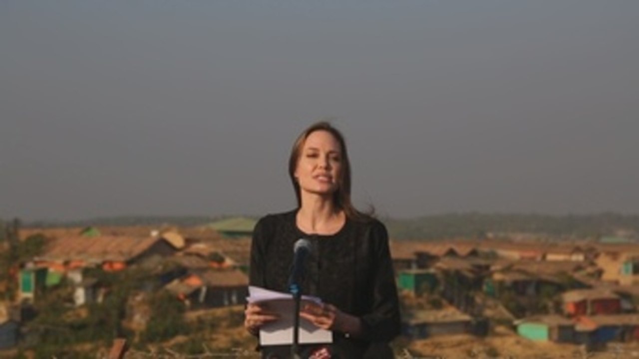 Angelina Jolie pide "compromiso" a Birmania durante visita a campos rohinyás