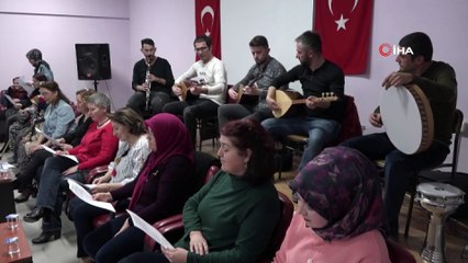 Huzurevi sakinleri için eğlence gecesi