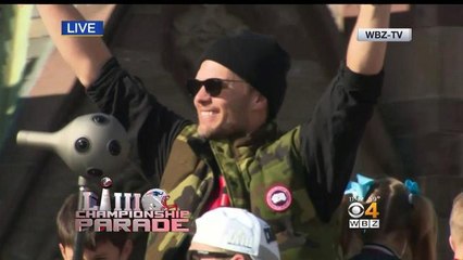 Tom Brady waves at New England fans during sixth Super Bowl parade