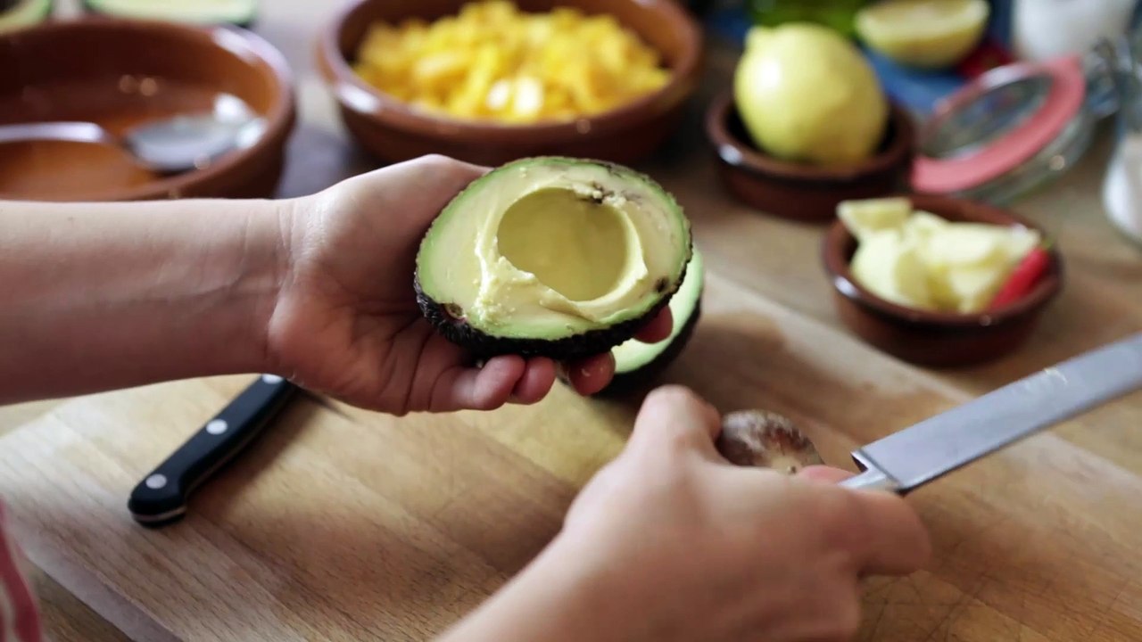 Avokado-mango salatasi