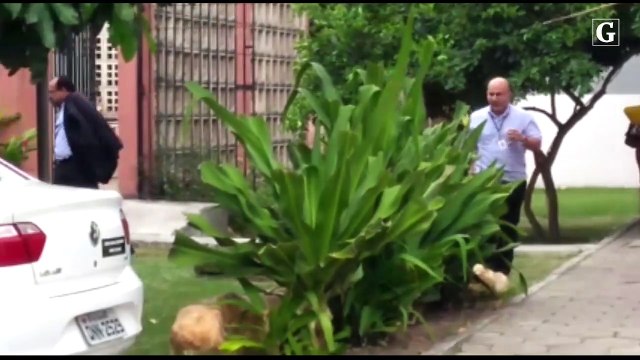 Pastores George e Juliana saindo do fórum de Linhares