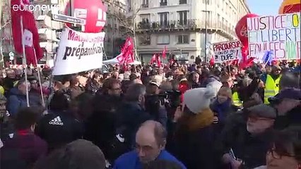 محتجو السترات الصفراء في فرنسا ينضمون إلى مسيرة نقابية