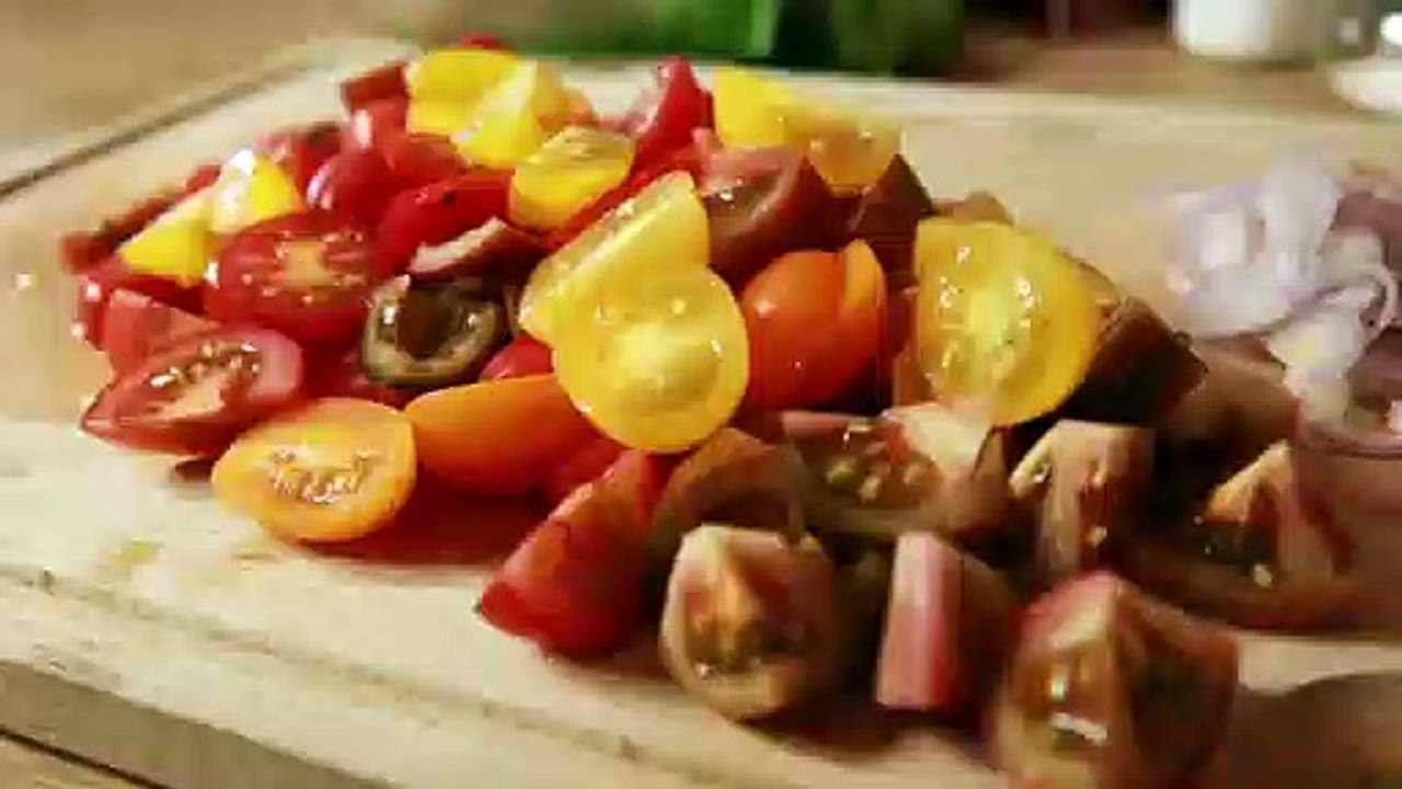 Zucchini-Ricotta-Puffer mit buntem Tomatensalat Rezept