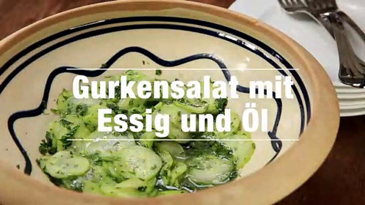 Einfacher Gurkensalat mit Essig und Öl Rezept