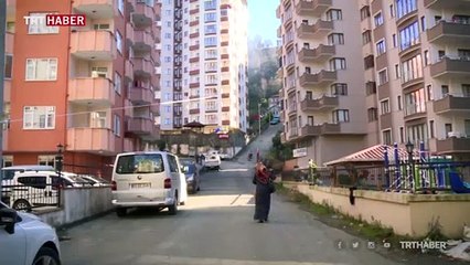 Markete gitmeye üşenince evinin balkonuna "teleferik" kurdu