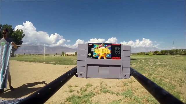 Il envoie un jeu vidéo dans l'espace qui fonctionne après être retombé !