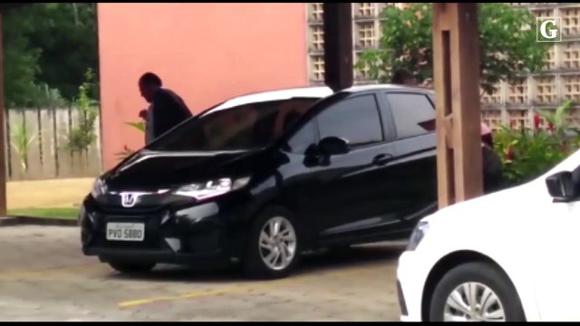 Pastores George e Juliana saindo do fórum de Linhares