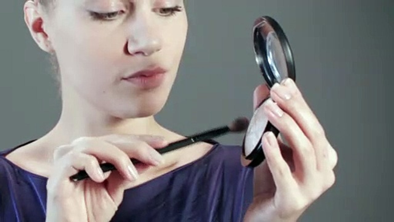 Beauty-Tutorial: Mit Highlighter Mängel kaschieren