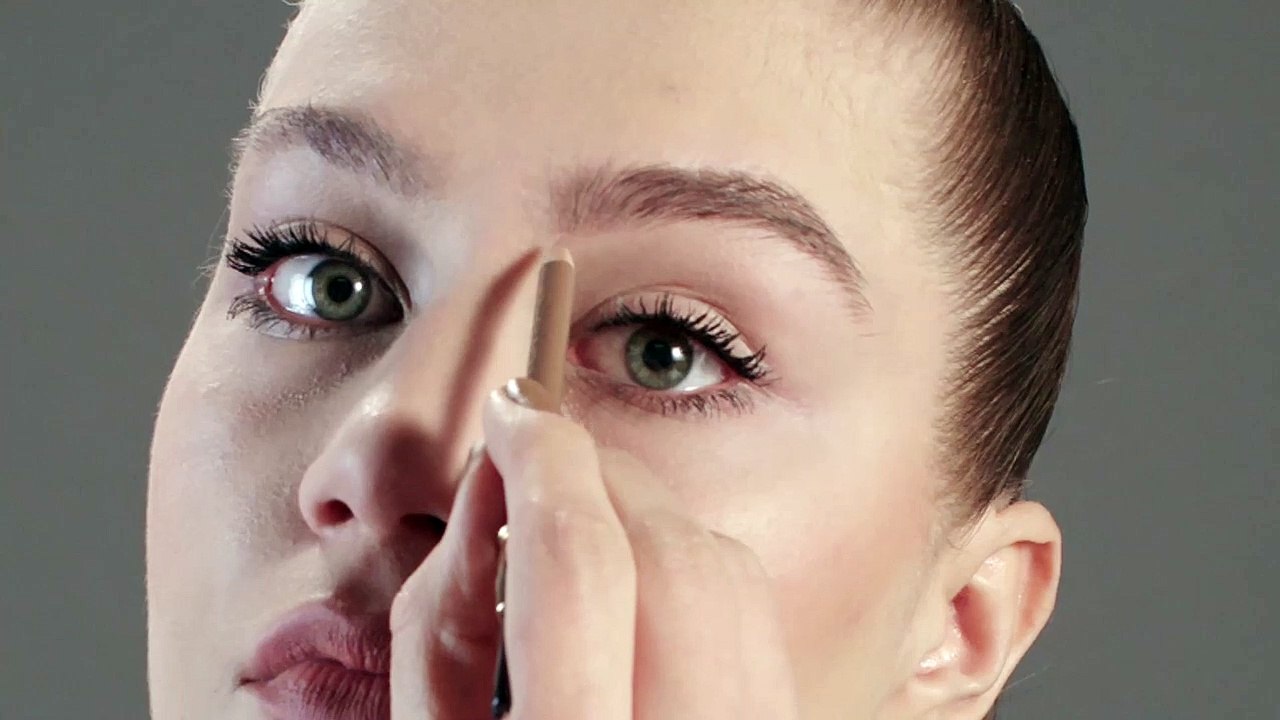 Beauty-Tutorial: 3 Methoden: Augenbrauen schminken