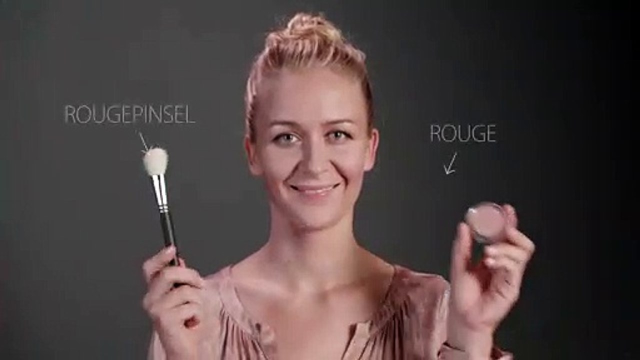 Beauty-Tutorial: Rouge richtig auftragen