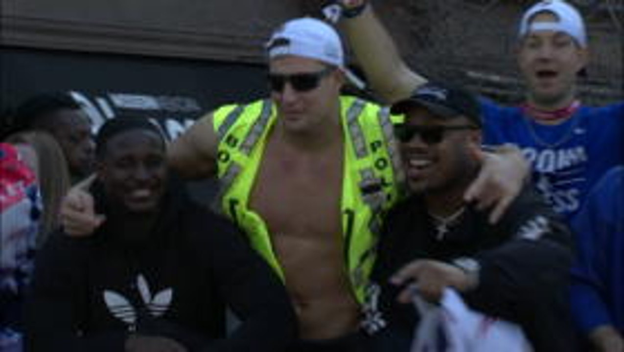 Gronk gets the Patriots' party started