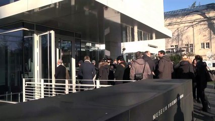 Allemagne: la toile lacérée de Banksy exposée