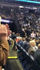 Marc Gasol walks out to bench, fans noticed, and gave him standing ovation