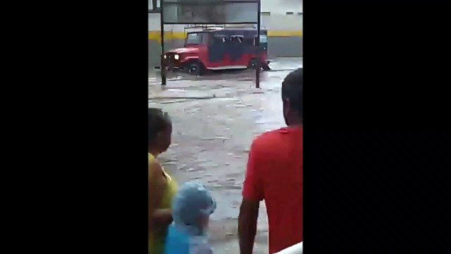 Temporal deixa ruas alagadas em Limoeiro - PE
