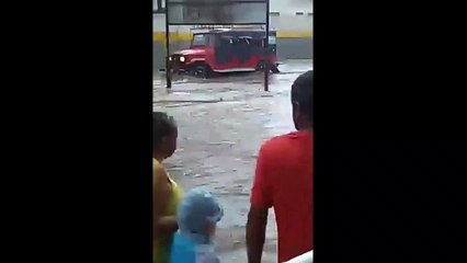 Temporal deixa ruas alagadas em Limoeiro - PE