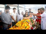 Shah Rukh's Wife Gauri Khan & Son Aryan Attends Spot-Boy Subhash's Funeral