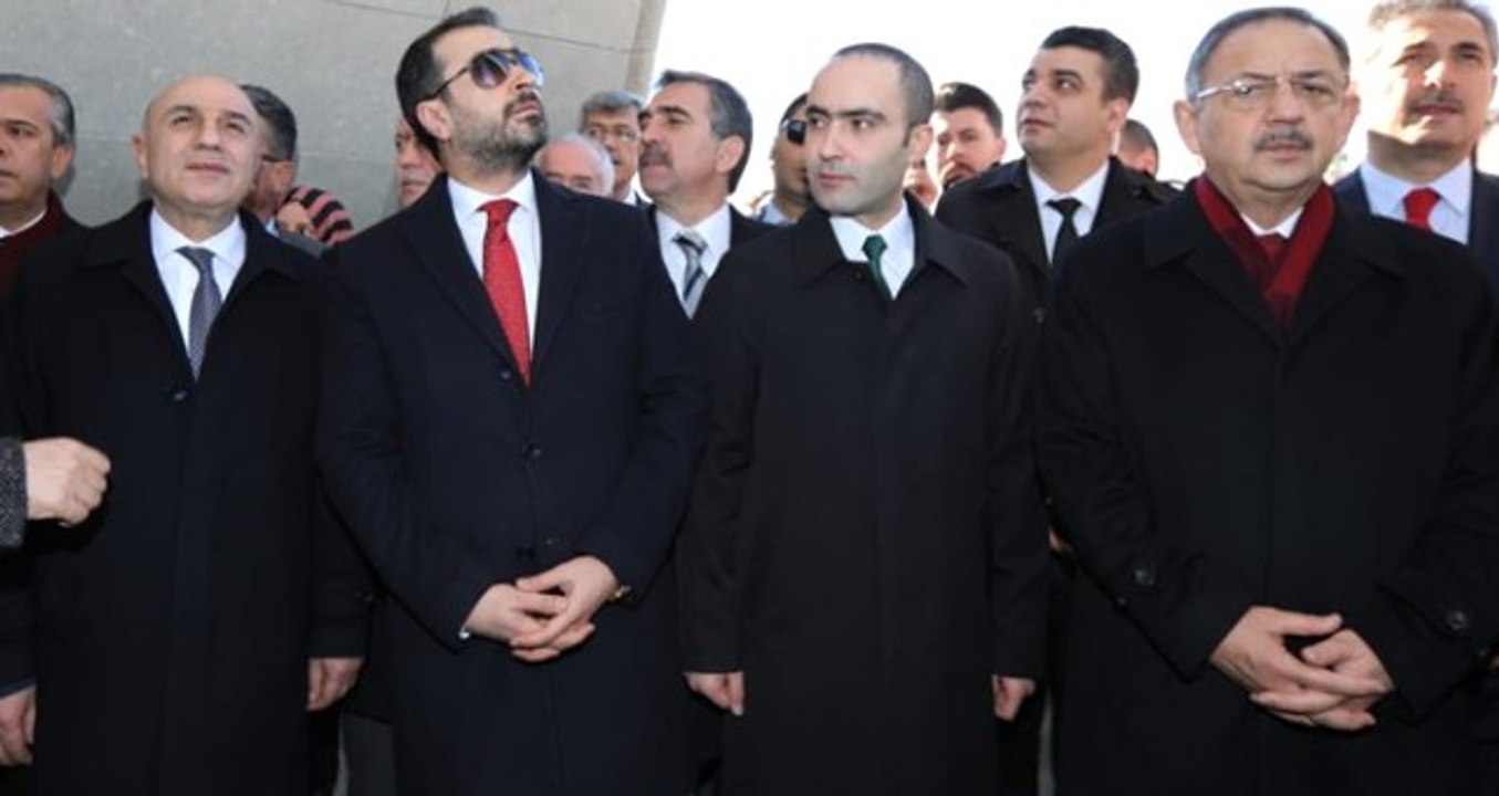 AK Parti'li Aday, AK Parti'li Belediyeyi Eleştirdi: Pazar Bozuldu, Parklar Bozuldu