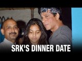 Shah Rukh Khan Gets Mobbed By Paparazzi While Enjoying Dinner With Suhana | SRK News