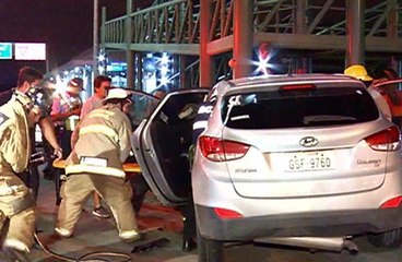 Mujer quedo atrapada y herida en el interior de su vehículo luego de estrellarse en una avenida de Guayaquil