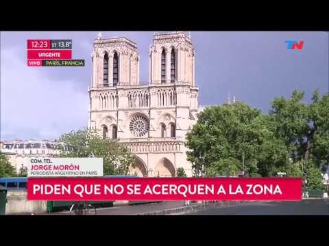 Un hombre armado con cuchillos atacó en Notre Dame
