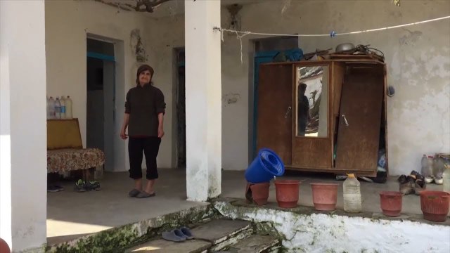 Këlcyrë/ Jetojnë në kushte të vështira ekonomike, e moshuara dhe djali i saj i sëmurë
