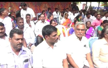 சுகாதாரத் துறை ஊழியர்கள் தர்ணா போராட்டம்- வீடியோ