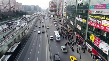 Şirinevler'de otobüs durağı trafiği havadan görüntülendi