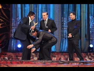 SRK Touches Amitabh And Jaya's Feet