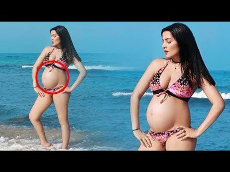 Celina Jaitly flaunts her baby bump in a bikini!